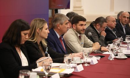 La reunión de la Junta Provincial de Seguridad se llevó a cabo en el Salón Blanco de Casa de Gobierno. La reunión de la Junta Provincial de Seguridad se llevó a cabo en el Salón Blanco de Casa de Gobierno.