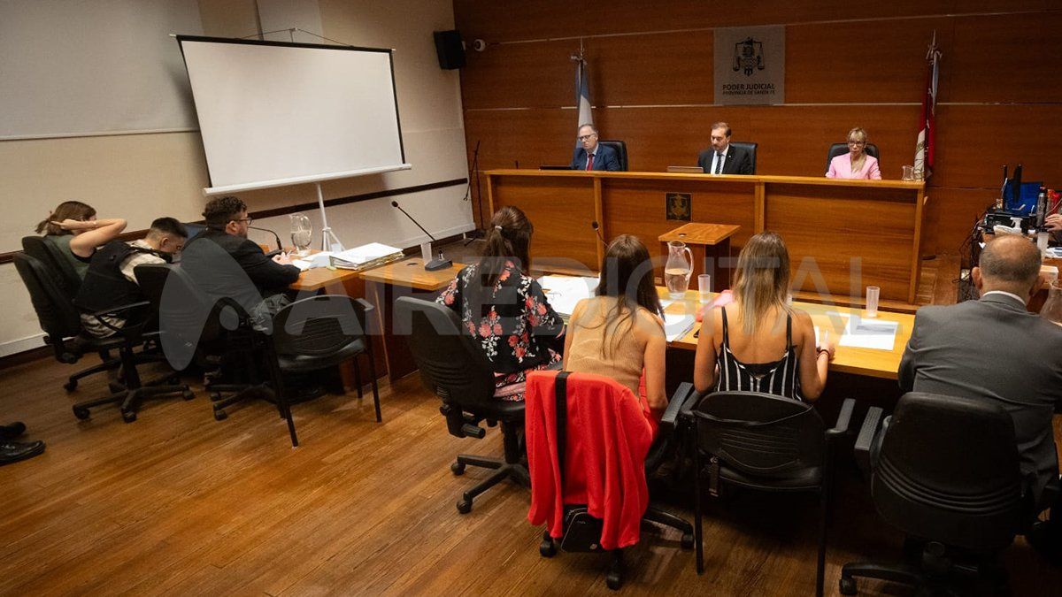 El debate se desarrolla en sala 1 del subsuelo de tribunales. El debate se desarrolla en sala 1 del subsuelo de tribunales.