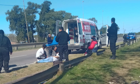 El hombre baleado fue atendido por personal del 107 y derivado al Hospital Cullen. El hombre baleado fue atendido por personal del 107 y derivado al Hospital Cullen.