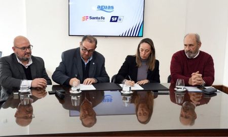 Este jueves se realizó la presentación de una nueva etapa del Plan de Renovación de Redes que impulsa el Gobierno de la Provincia a través de Aguas Santafesinas (ASSA). Este jueves se realizó la presentación de una nueva etapa del Plan de Renovación de Redes que impulsa el Gobierno de la Provincia a través de Aguas Santafesinas (ASSA).