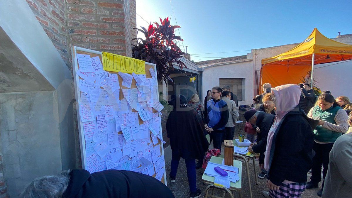 Cientos de santafesinos celebran el día de San Cayetano.