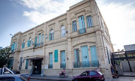 El policía baleado en el pecho fue operado de urgencia y permanece en terapia intensiva El policía baleado en el pecho fue operado de urgencia y permanece en terapia intensiva