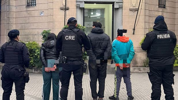 Un procedimiento realizado por personal de la Unidad Regional I en el norte de la ciudad de Santa Fe culminó con el secuestro de drogas y la aprehensión de tres personas que inicialmente se encontraban generando disturbios en la vía pública.
