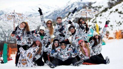 Polémica: una joven se tatuó una frase de su coordinador de viaje de egresados