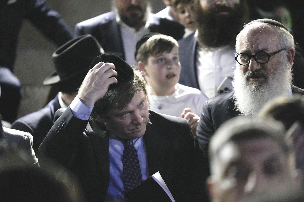 Eduardo Elsztain es uno de los fundadores del GAM, alojó en su hotel a Javier Milei y es uno de sus principales soportes financieros y políticos. Eduardo Elsztain es uno de los fundadores del GAM, alojó en su hotel a Javier Milei y es uno de sus principales soportes financieros y políticos.