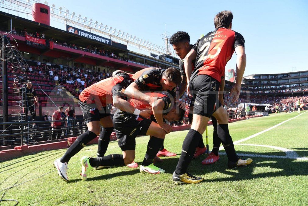Colón venció 2-1 a Estudiantes