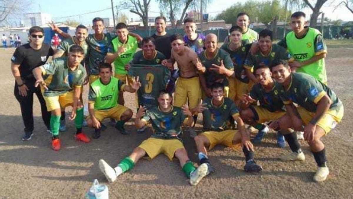 Los Canarios ganó la zona repechaje y enfrentará a Las Flores en cuartos de final. Los Canarios ganó la zona repechaje y enfrentará a Las Flores en cuartos de final.