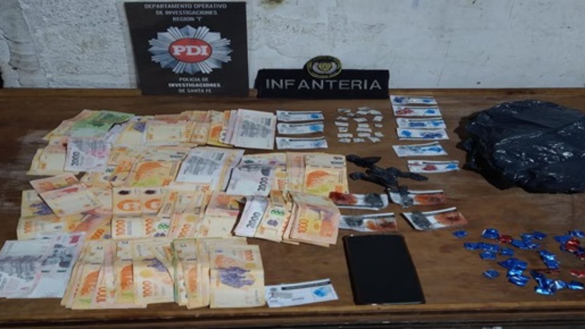 Una mujer fue detenida y otras cuatro personas fueron identificadas por microtráfico. Una mujer fue detenida y otras cuatro personas fueron identificadas por microtráfico.