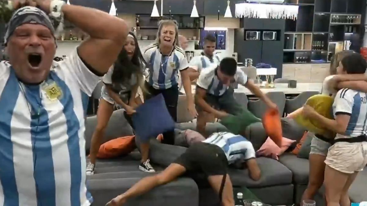 Los participantes verán el debut de la Selección pero una baja de último momento complica la transmisión.