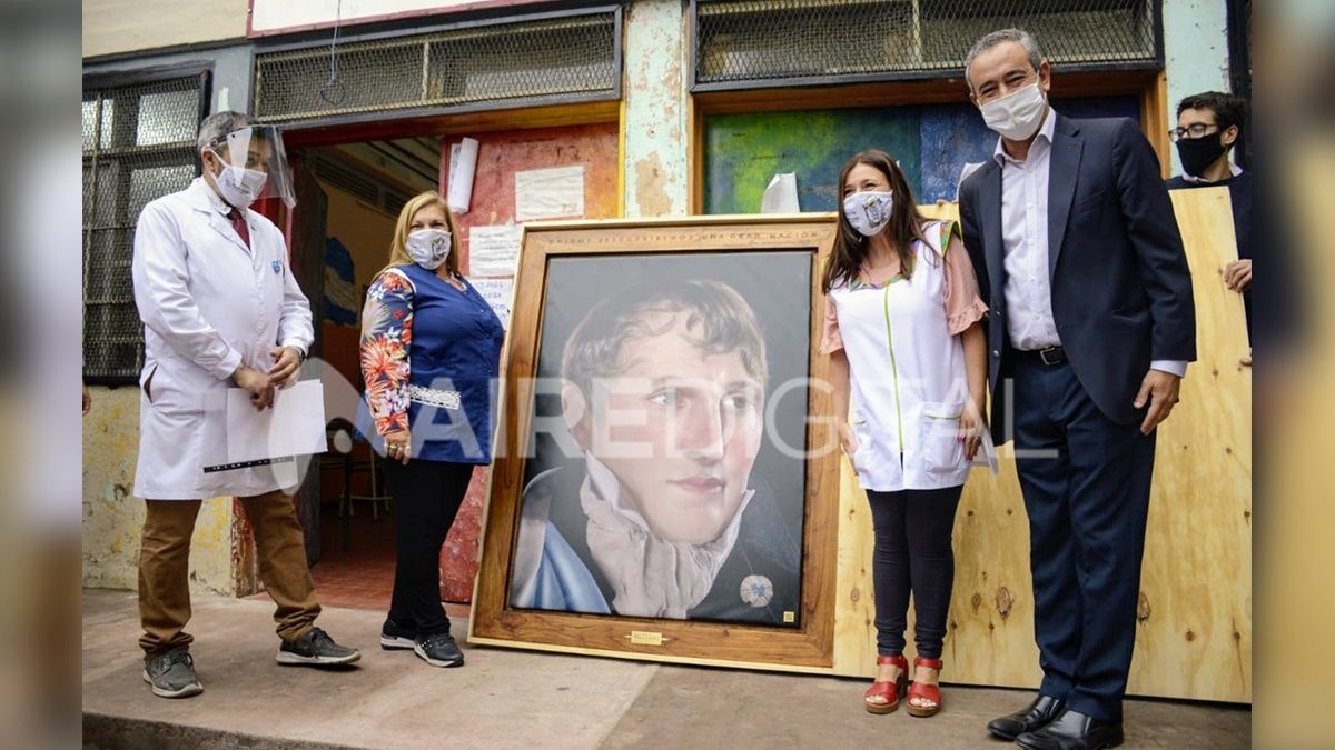 Pablo Javkin durante la inauguración del ciclo lectivo en la escuela primaria Nº1276 "Martha Salotti", ubicada en el oeste de Rosario.