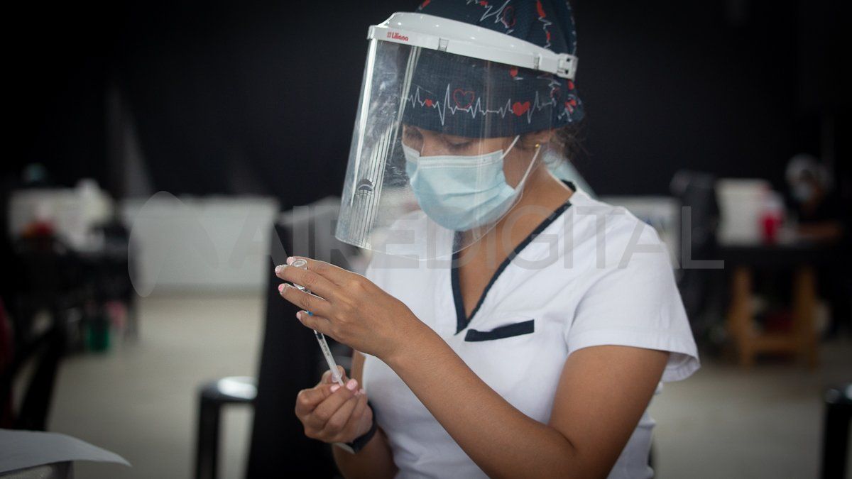 La vacunación contra el covid-19 reduce el riesgo de morbilidad grave y protege contra la hospitalización y la muerte.