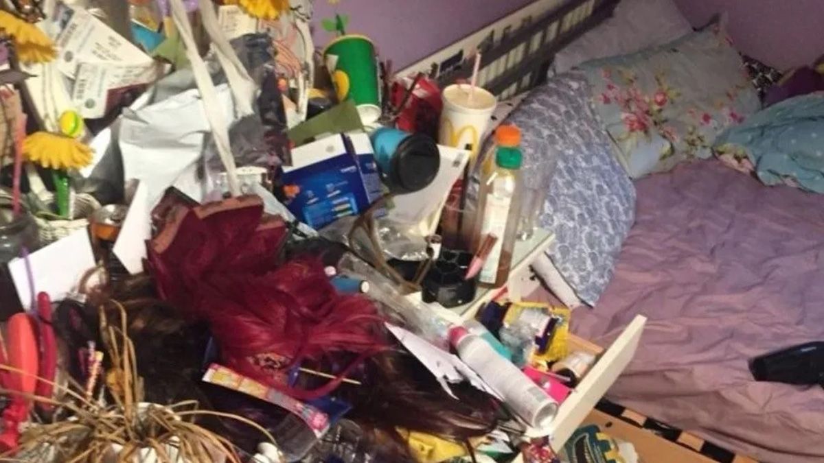 Una mujer ganó el premio a la habitación más desordenada del mundo