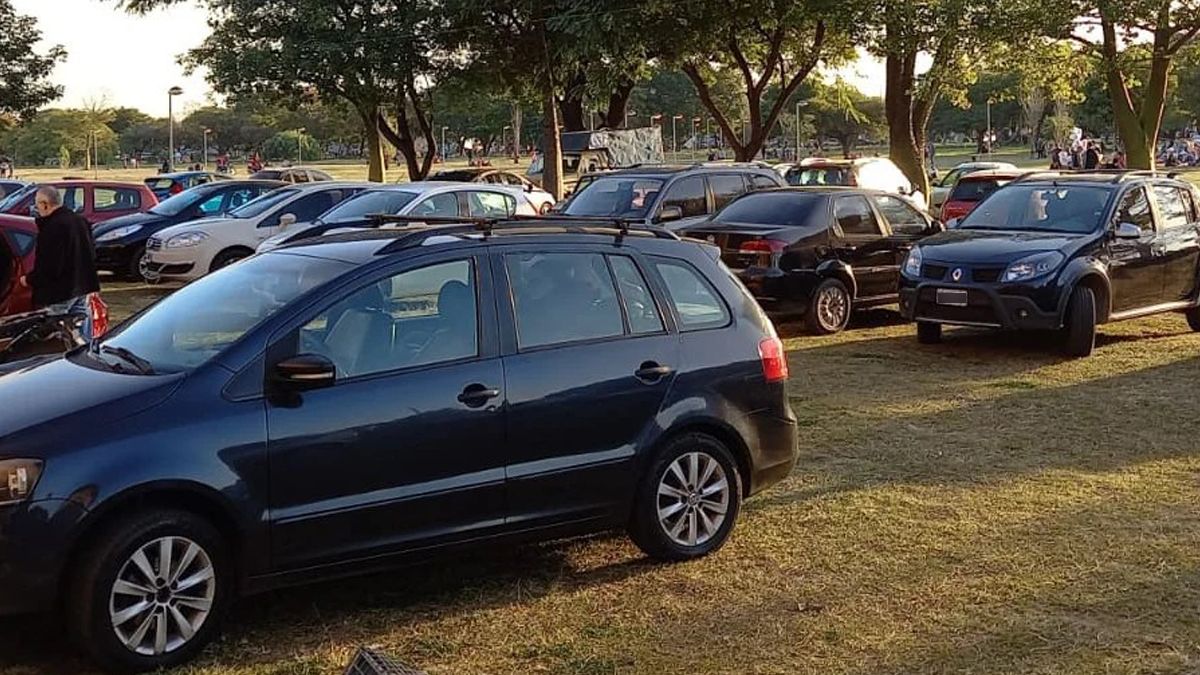Vecinos del Parque Federal reclaman controles para que autos y motos no circulen por el espacio verde.
