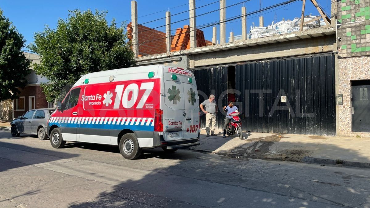 Un obrero de 53 años resultó herido tras caer de un andamio
