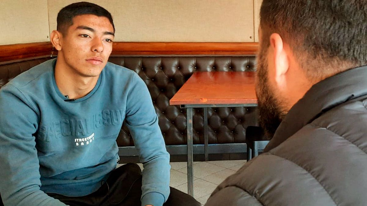 Laureano Troncoso mano a mano con Adriel Driussi.