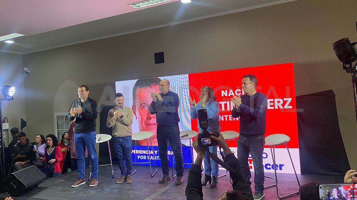 El gobernador de Santa Fe, Omar Perotti, sostuvo que “se trata de unas elecciones que llegarán el domingo para ordenar a cada uno de los frentes con lo que la gente disponga”. El gobernador de Santa Fe, Omar Perotti, sostuvo que “se trata de unas elecciones que llegarán el domingo para ordenar a cada uno de los frentes con lo que la gente disponga”.