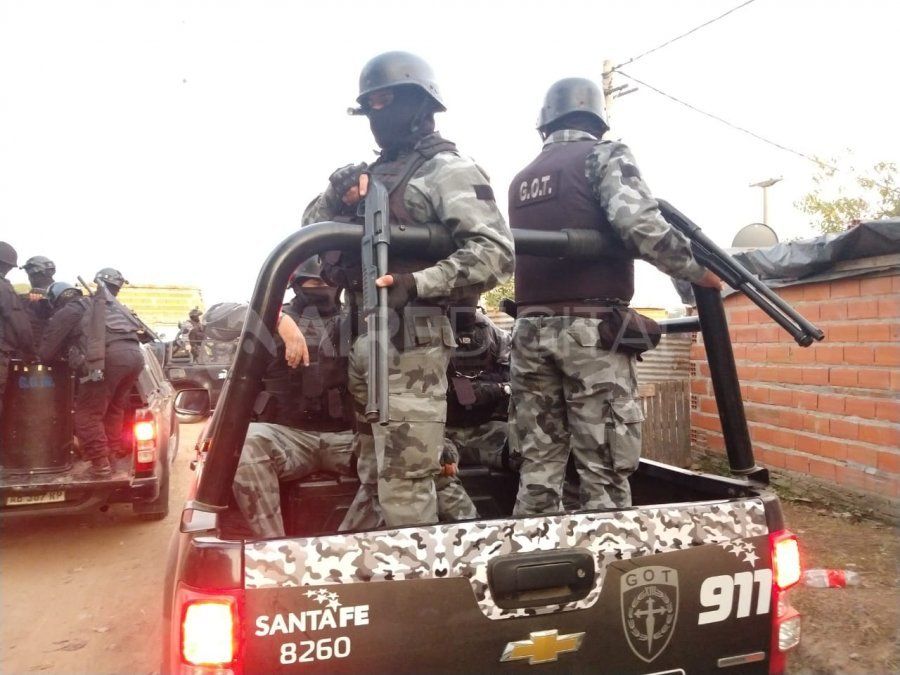 Allanamientos en barrio Abasto: buscaban a una persona pero detuvieron a dos por tenencia de armas