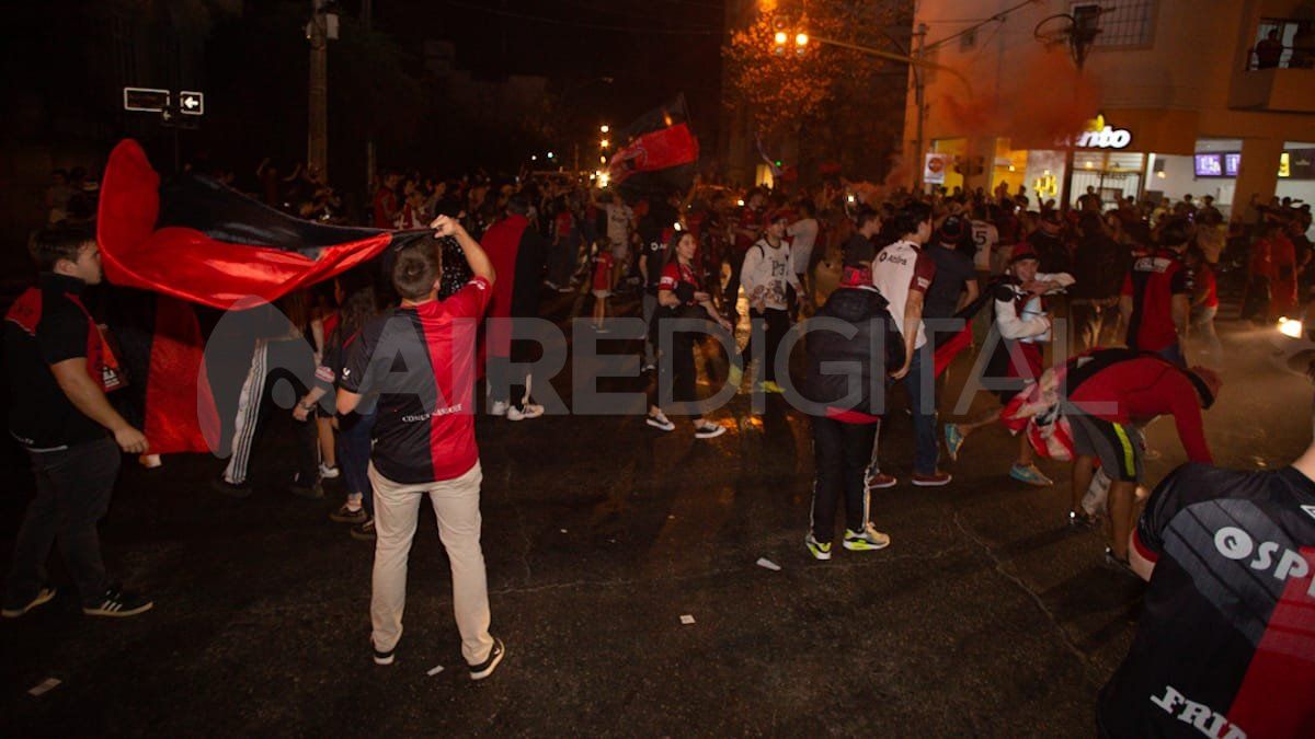 Colón campeón: la pasión sabalera salió de fiesta en las calles de Santa Fe