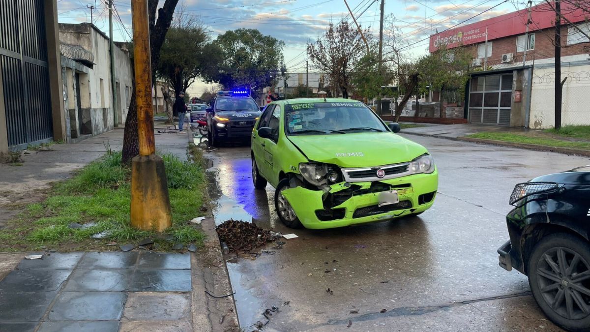 El accidente de tránsito ocurrió en inmediaciones de Lamadrid y Crespo de Santa Fe.
