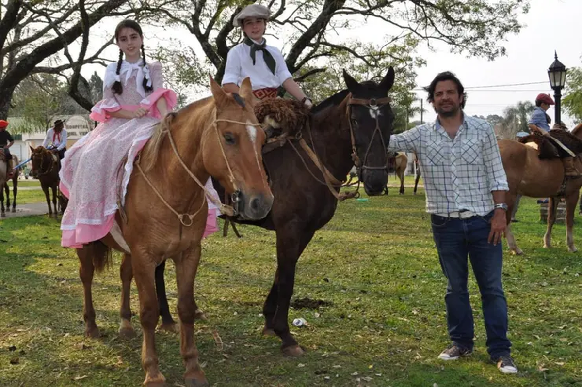 Mauricio Pineda con sus hijos Malena y Luca en Corrientes Crédito: Gentileza Mauricio Pineda. Mauricio Pineda con sus hijos Malena y Luca en Corrientes Crédito: Gentileza Mauricio Pineda.