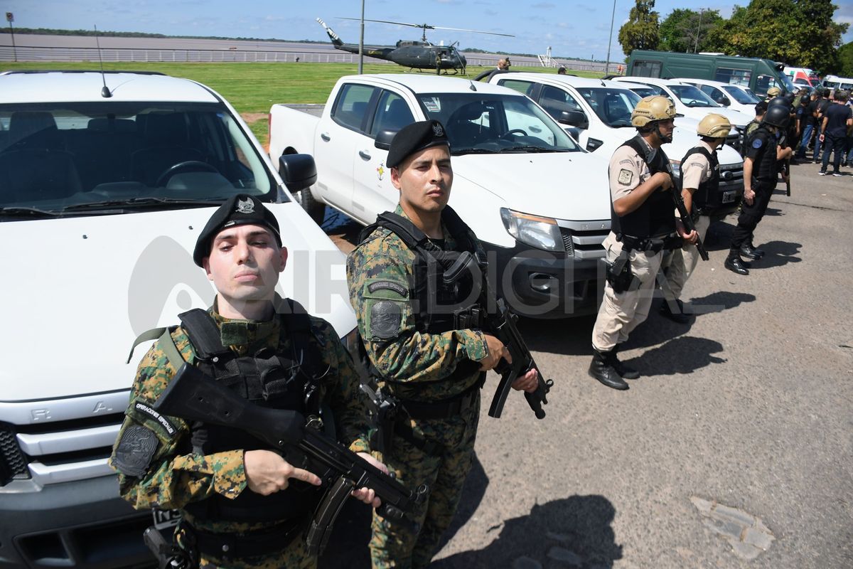 Este martes llegaron a Rosario helicópteros, lanchas y móviles del Ejército para el combate contra el narcotráfico.