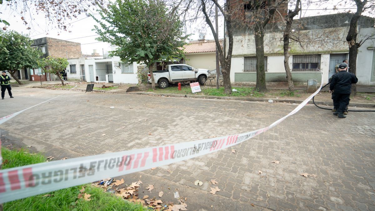 Demarchi fue baleado cuando intentó huir de los atacantes a bordo de una Toyota Hilux: perdió el control y chocó contra el frente de una casa. Demarchi fue baleado cuando intentó huir de los atacantes a bordo de una Toyota Hilux: perdió el control y chocó contra el frente de una casa.