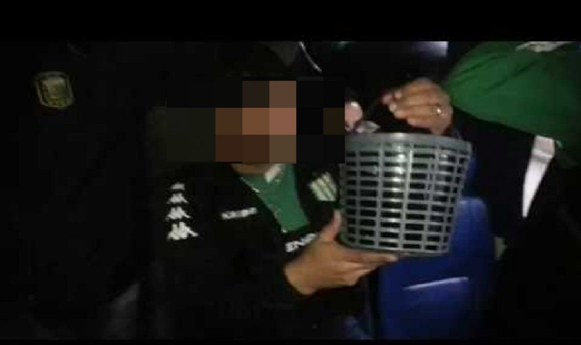 La invitó a tomar un vino