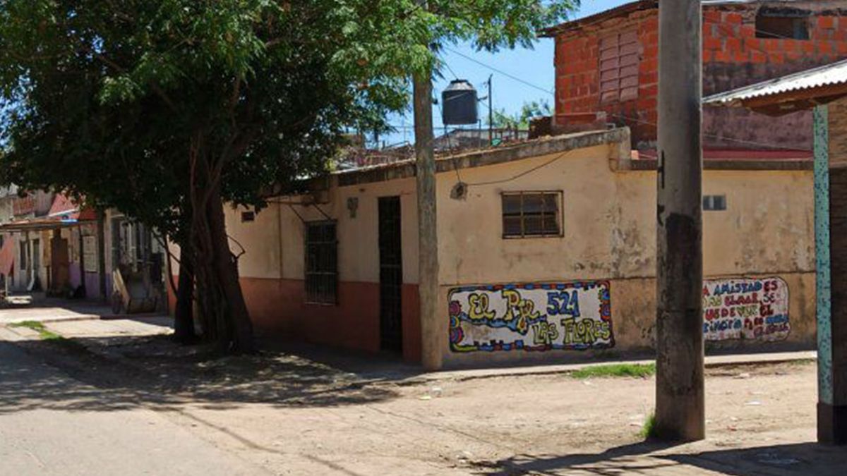 Este domingo por la madrugada un adolescente fue asesinado a balazos en la zona sudoeste de la ciudad de Rosario. La víctima tenía 16 y el crimen ocurrió en la vía pública.