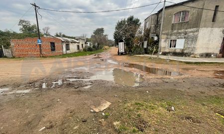 Así está una de las calles del barrio La Guardia producto de un caño roto. Así está una de las calles del barrio La Guardia producto de un caño roto.
