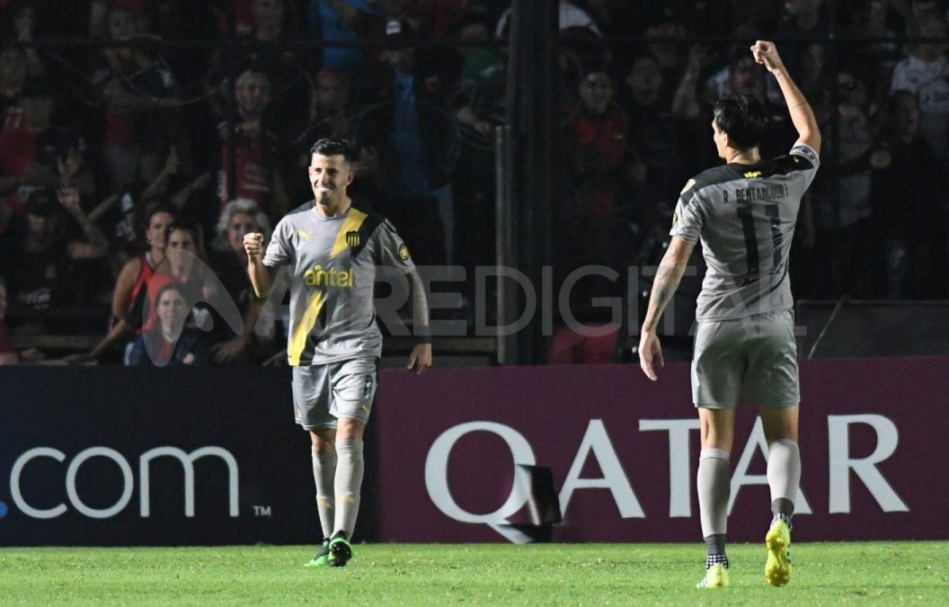 Con una definición de gran calidad, Pablo Cepellini anotó el 1-1 entre Colón y Peñarol.