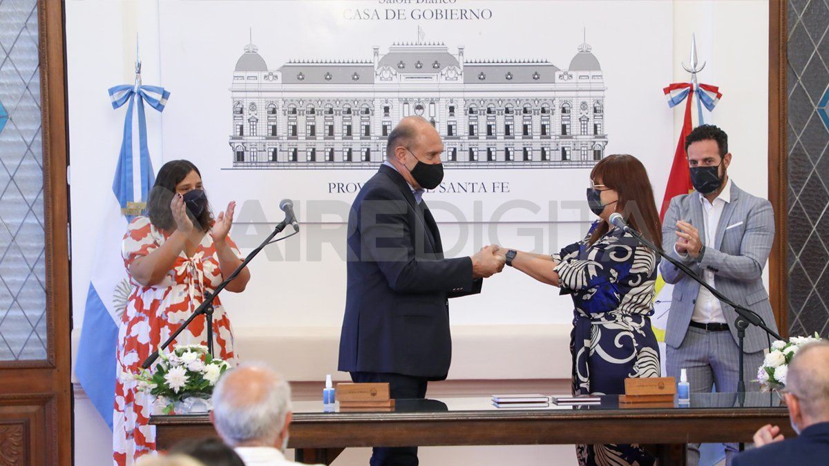 Omar Perotti reemplazó como ministro de Gobierno, Justicia y Derechos Humano a Roberto Sukerman, en su lugar asumió Celia Arena, perteneciente al espacio del gobernador.