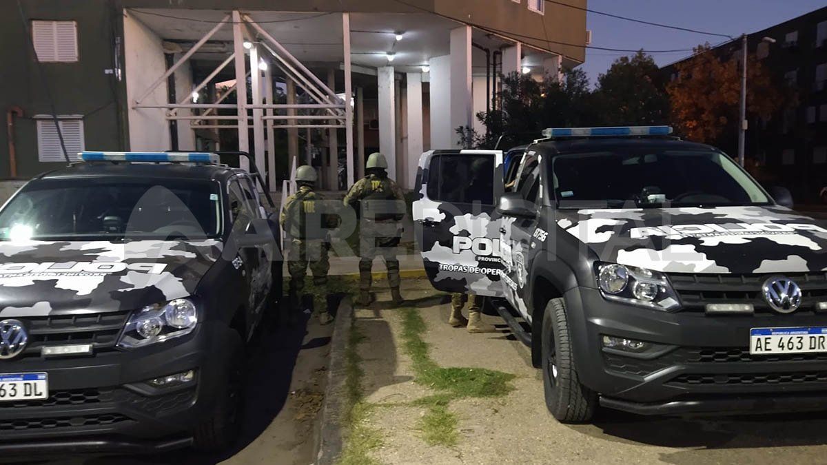 Las medidas concretadas esta mi&eacute;rcoles est&aacute;n enmarcadas en la investigaci&oacute;n iniciada en torno a los integrantes de la facci&oacute;n barra brava del club Col&oacute;n, autodenominada "La Negrada", liderada por Chuki R&iacute;os.