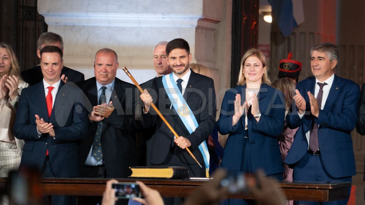 Antes de asumir como gobernador de Santa Fe, Maximiliano Pullaro afirmó que su intención es que los salarios de los estatales no pierdan contra la inflación. Antes de asumir como gobernador de Santa Fe, Maximiliano Pullaro afirmó que su intención es que los salarios de los estatales no pierdan contra la inflación.