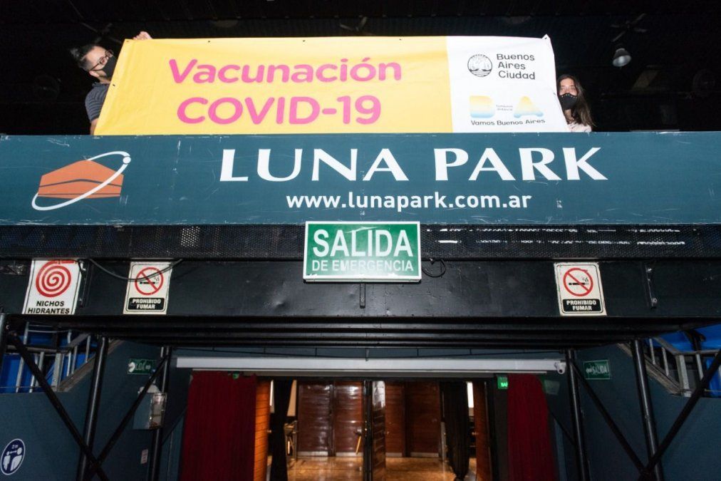 El Luna Park se convirtió en un vacunatorio para personas mayores de 80 años por la pandemia.
