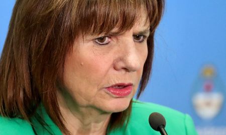Tal es el caso de la actual senadora nacional y exministra de Seguridad de la Nación, Patricia Bullrich, quien mediante sus redes sociales aprovechó la oportunidad para insistir en la baja de la edad de imputabilidad. Tal es el caso de la actual senadora nacional y exministra de Seguridad de la Nación, Patricia Bullrich, quien mediante sus redes sociales aprovechó la oportunidad para insistir en la baja de la edad de imputabilidad.