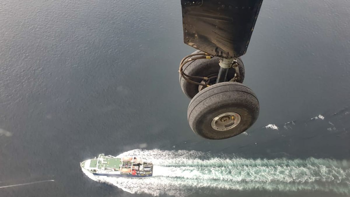 Como el trayecto es tan corto, el avión normalmente no supera los 400 pies (unos 122 metros) de altitud durante el vuelo ya que, en unos 30 o 40 segundos, comenzará con el descenso y la aproximación final hacia la pista de su aeródromo de destino. Los ferrys demoran unos 25 minutos para el cruce, que el avión completa en solo dos.