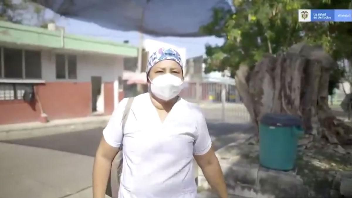 La enfermera Verónica Machado, quien trabaja en el Hospital Universitario de la norteña ciudad de Sincelejo, se convirtió en la primera persona en ser inmunizada en Colombia.