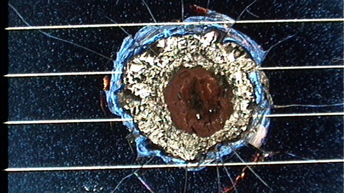 El Telescopio Espacial Hubble sufre cráteres por los impactos que recibe de la basura espacial.