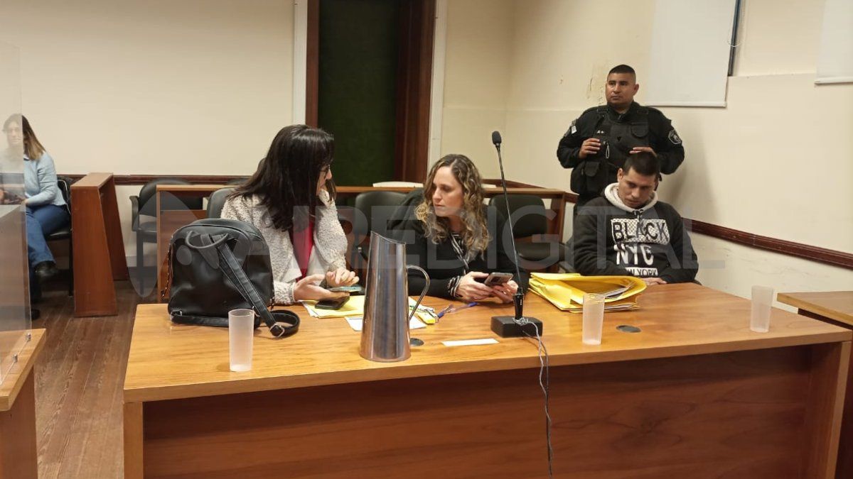 Rivero permaneció durante todo el juicio con la mirada fija en el suelo