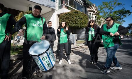 Los docentes privados de Sadop no tuvieron definición este lunes y este martes habrá Congreso Provincial. Los docentes privados de Sadop no tuvieron definición este lunes y este martes habrá Congreso Provincial.