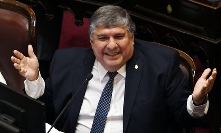 El senador nacional y presidente del bloque de Unión por la Patia (UxP), José Mayans, criticó a los jueces de la Corte Suprema de Justicia. El senador nacional y presidente del bloque de Unión por la Patia (UxP), José Mayans, criticó a los jueces de la Corte Suprema de Justicia.