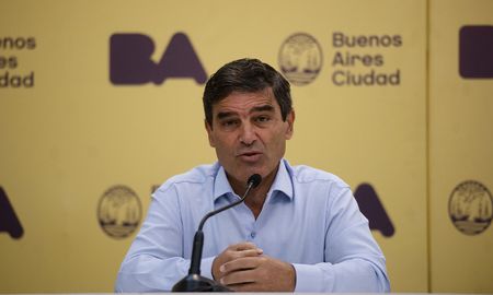 El ministro de Salud porteño, Fernán Quirós, dijo este miércoles que la ciudad de Buenos Aires completó su curva epidemiológica alcanzando un porcentaje de infectados similar a otras ciudades. El ministro de Salud porteño, Fernán Quirós, dijo este miércoles que la ciudad de Buenos Aires completó su curva epidemiológica alcanzando un porcentaje de infectados similar a otras ciudades.