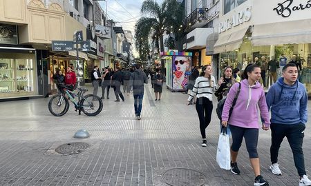 vivi la peatonal en santa fe: centros comerciales a cielo abierto y espectaculos artisticos vivi la peatonal en santa fe: centros comerciales a cielo abierto y espectaculos artisticos