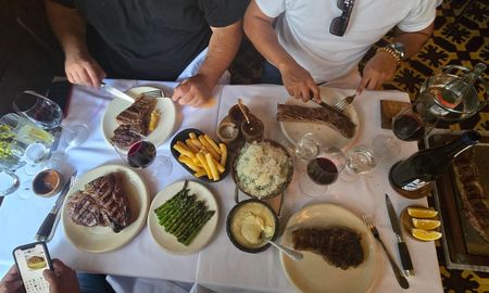 Parrilla Don Julio, la más famosa de Buenos Aires. Parrilla Don Julio, la más famosa de Buenos Aires.