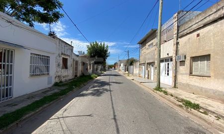Una familia sufrió un importante robo en su vivienda cerca de las 23:30 del domingo, mientras se encontraban cenando fuera de su casa. Una familia sufrió un importante robo en su vivienda cerca de las 23:30 del domingo, mientras se encontraban cenando fuera de su casa.