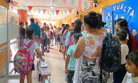 Bajo una lluvia intermitente, la escuela primaria N°1234 Prof. Luis Ravera dio inicio este al ciclo lectivo 2024. Bajo una lluvia intermitente, la escuela primaria N°1234 Prof. Luis Ravera dio inicio este al ciclo lectivo 2024.