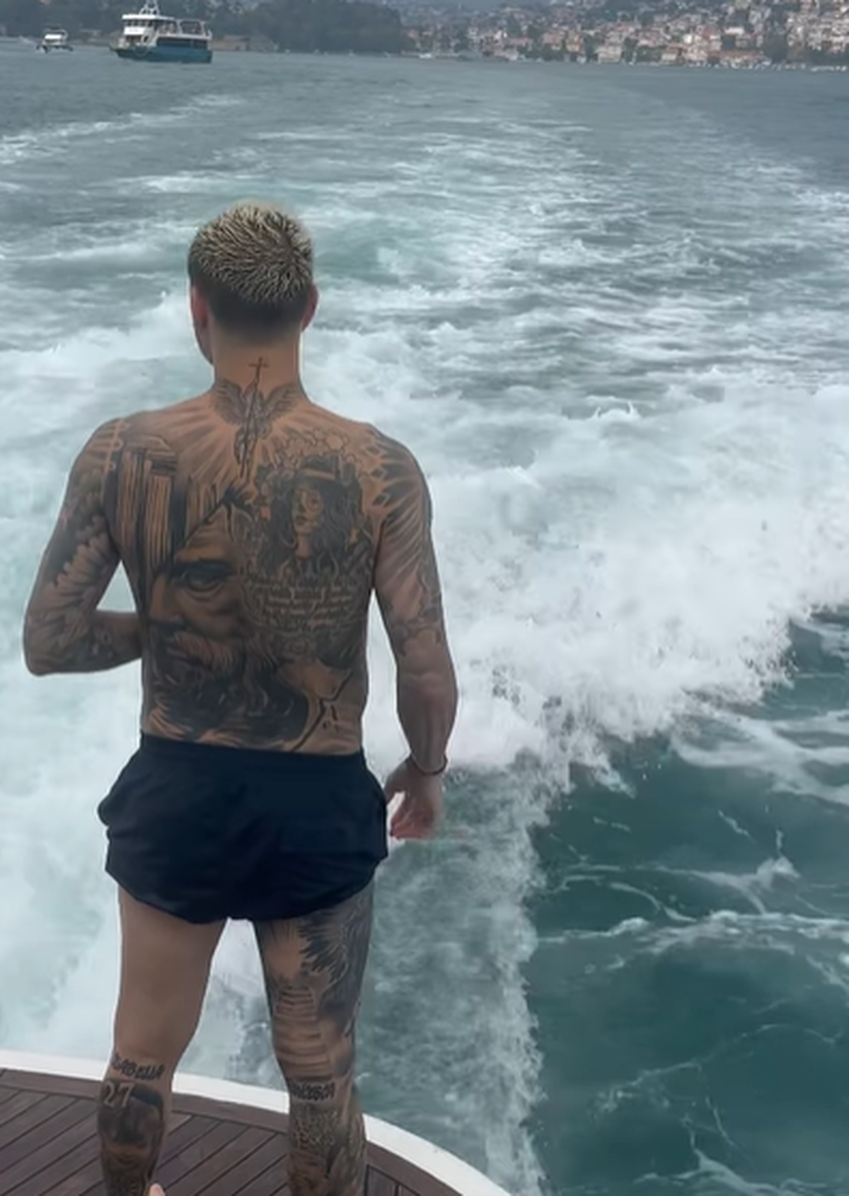 Mauro Icardi en las playas de Estambul. Mauro Icardi en las playas de Estambul.