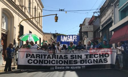 multitudinaria movilizacion de docentes y estatales multitudinaria movilizacion de docentes y estatales
