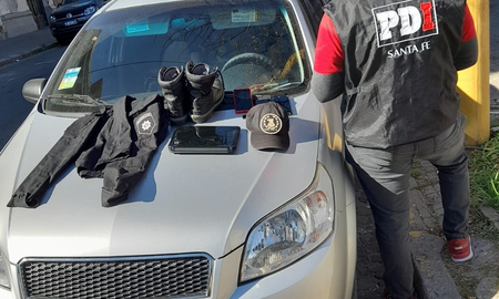 Detuvieron a un hombre que se hacía pasar por policía para robar en el macrocentro de Santa Fe. Detuvieron a un hombre que se hacía pasar por policía para robar en el macrocentro de Santa Fe.