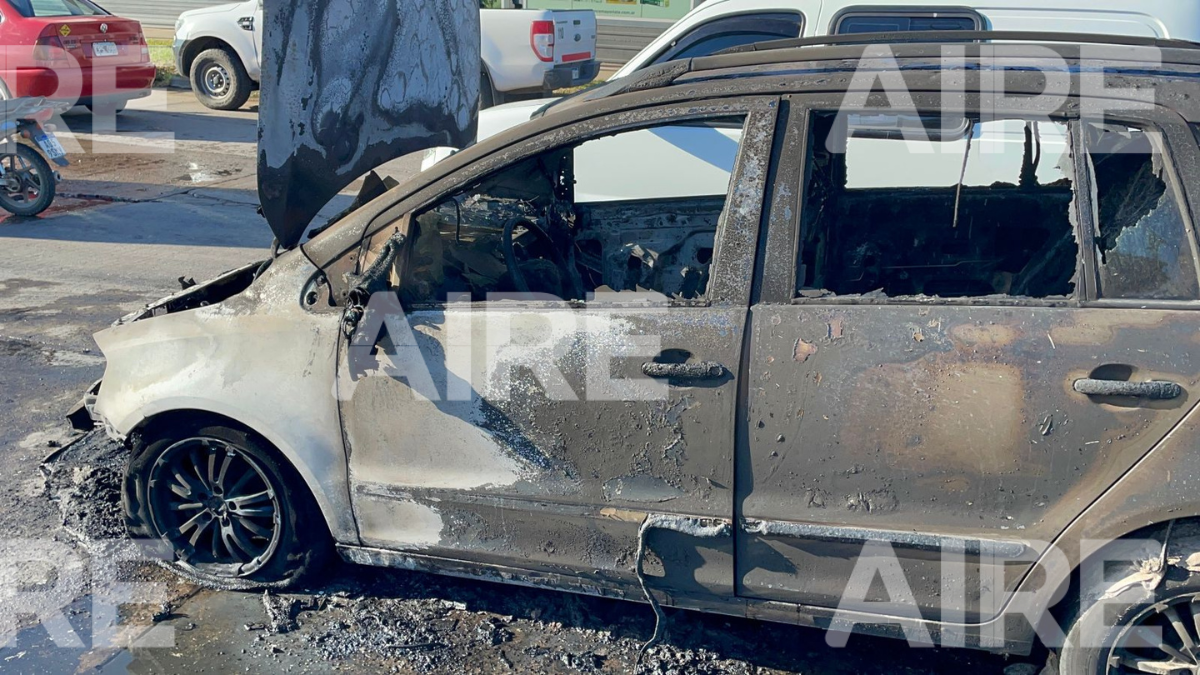 El auto quedó totalmente destruido.
